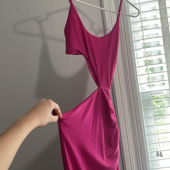 Cut out pink metallic dress - Picture 2 of 3